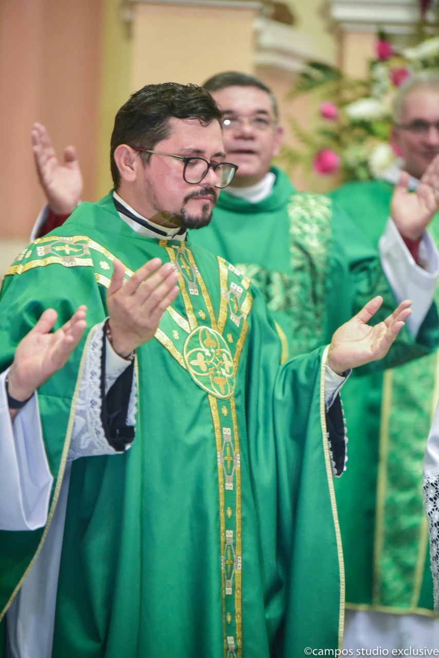 Padre Elias Souza de Brito é nomeado pároco da Paróquia São Benedito |  Diocese de Tianguá